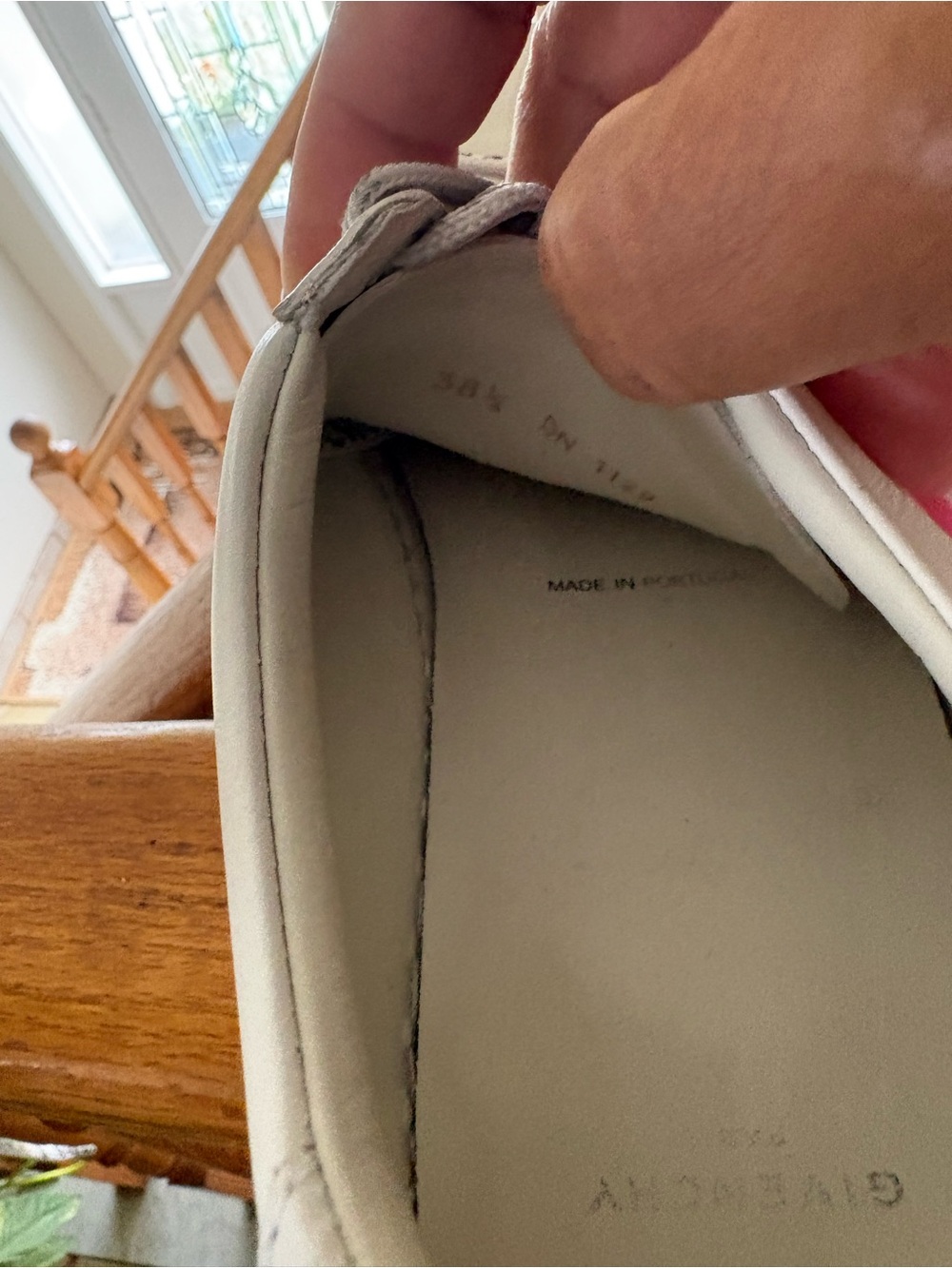 Authentic Givenchy White Leather Low-Top Sneaker - Picture 2 of 5